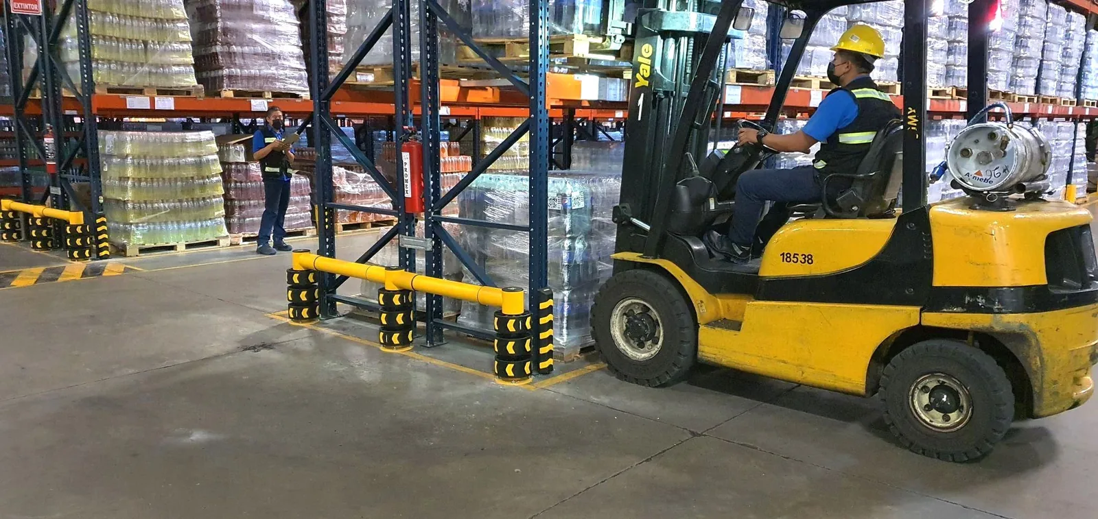 A forklift passing ENNAT rack protection at a GEPP PepsiCo distribution center